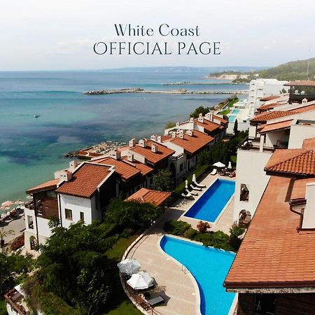 White Coast Beach Apartments Kavarna Exteriör bild