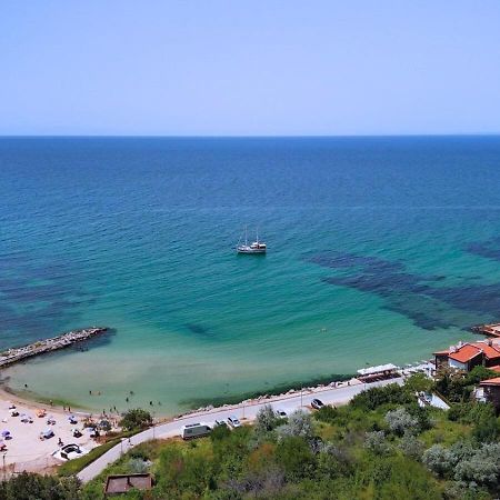 White Coast Beach Apartments Kavarna Exteriör bild