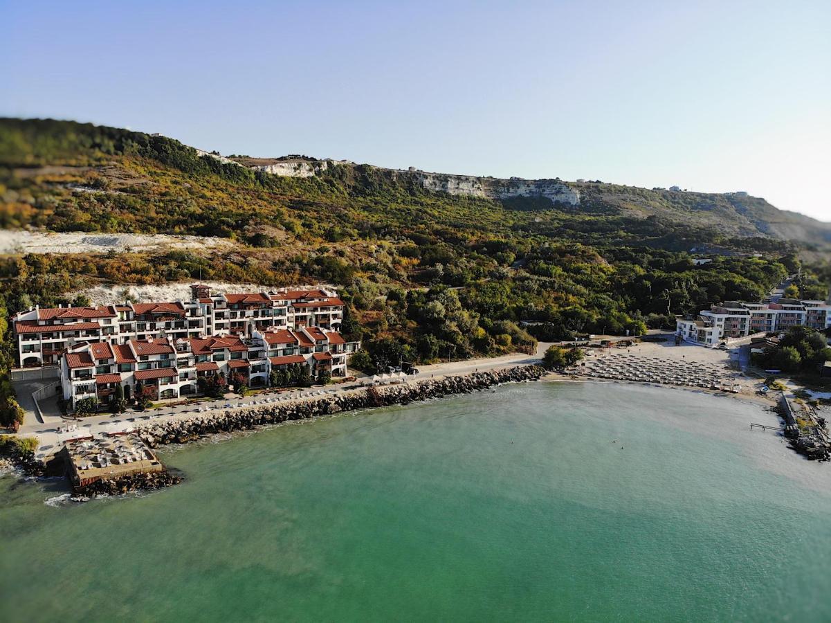White Coast Beach Apartments Kavarna Exteriör bild