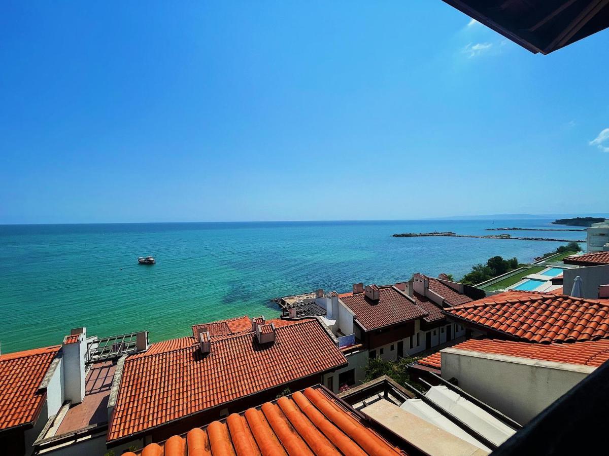White Coast Beach Apartments Kavarna Exteriör bild