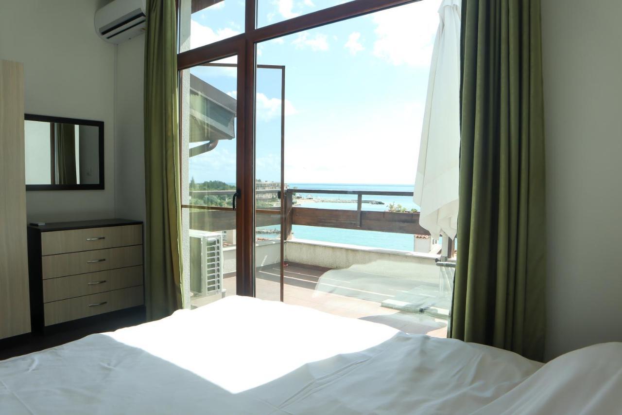 White Coast Beach Apartments Kavarna Exteriör bild