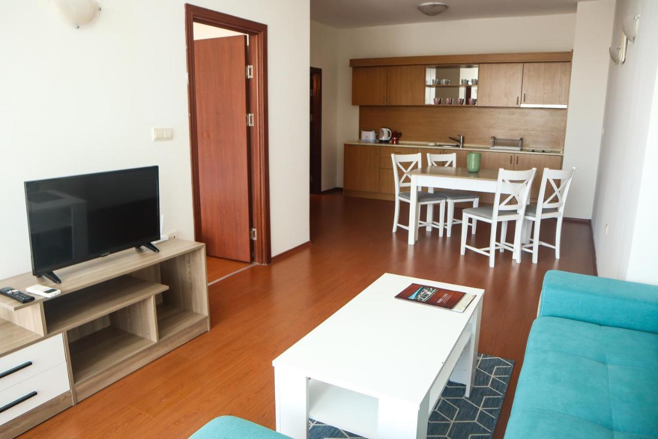 White Coast Beach Apartments Kavarna Exteriör bild
