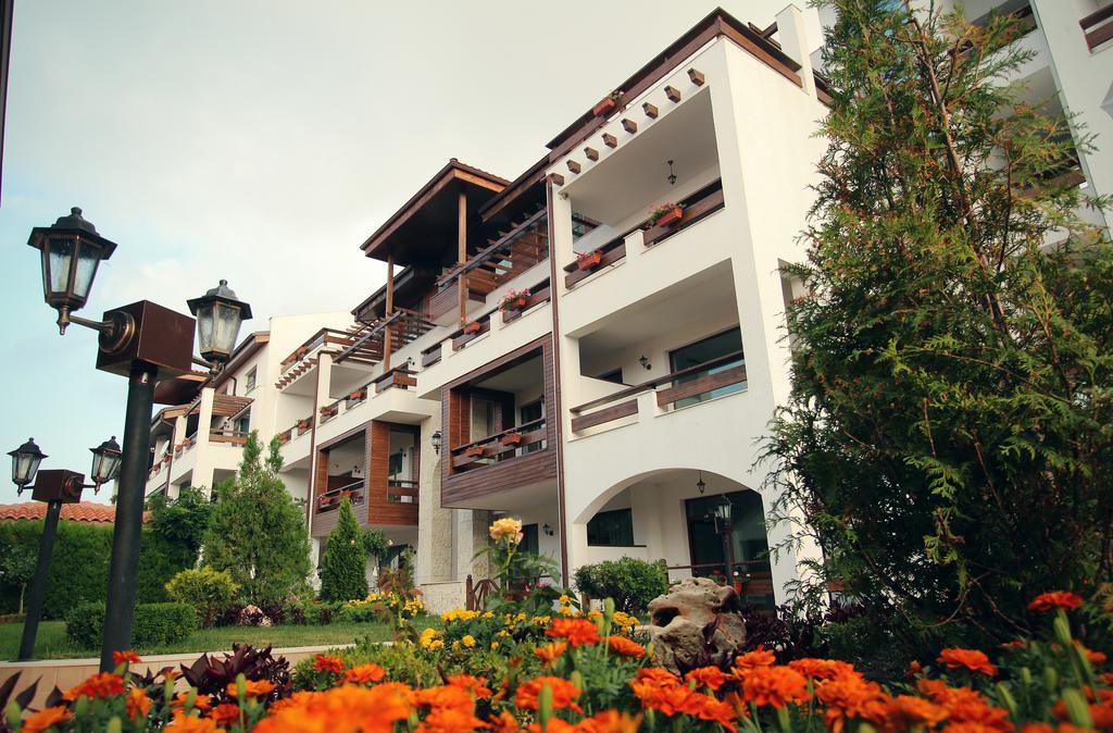 White Coast Beach Apartments Kavarna Exteriör bild