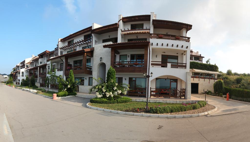 White Coast Beach Apartments Kavarna Exteriör bild