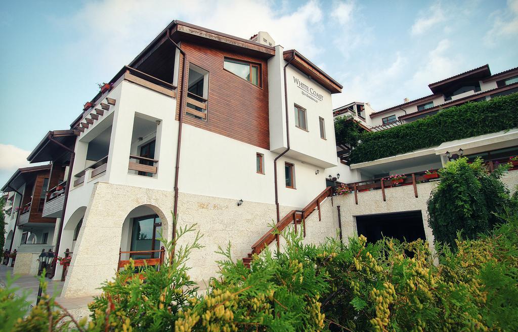 White Coast Beach Apartments Kavarna Exteriör bild
