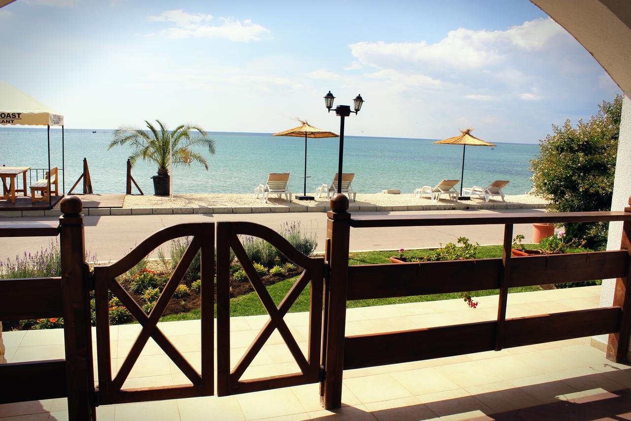 White Coast Beach Apartments Kavarna Exteriör bild