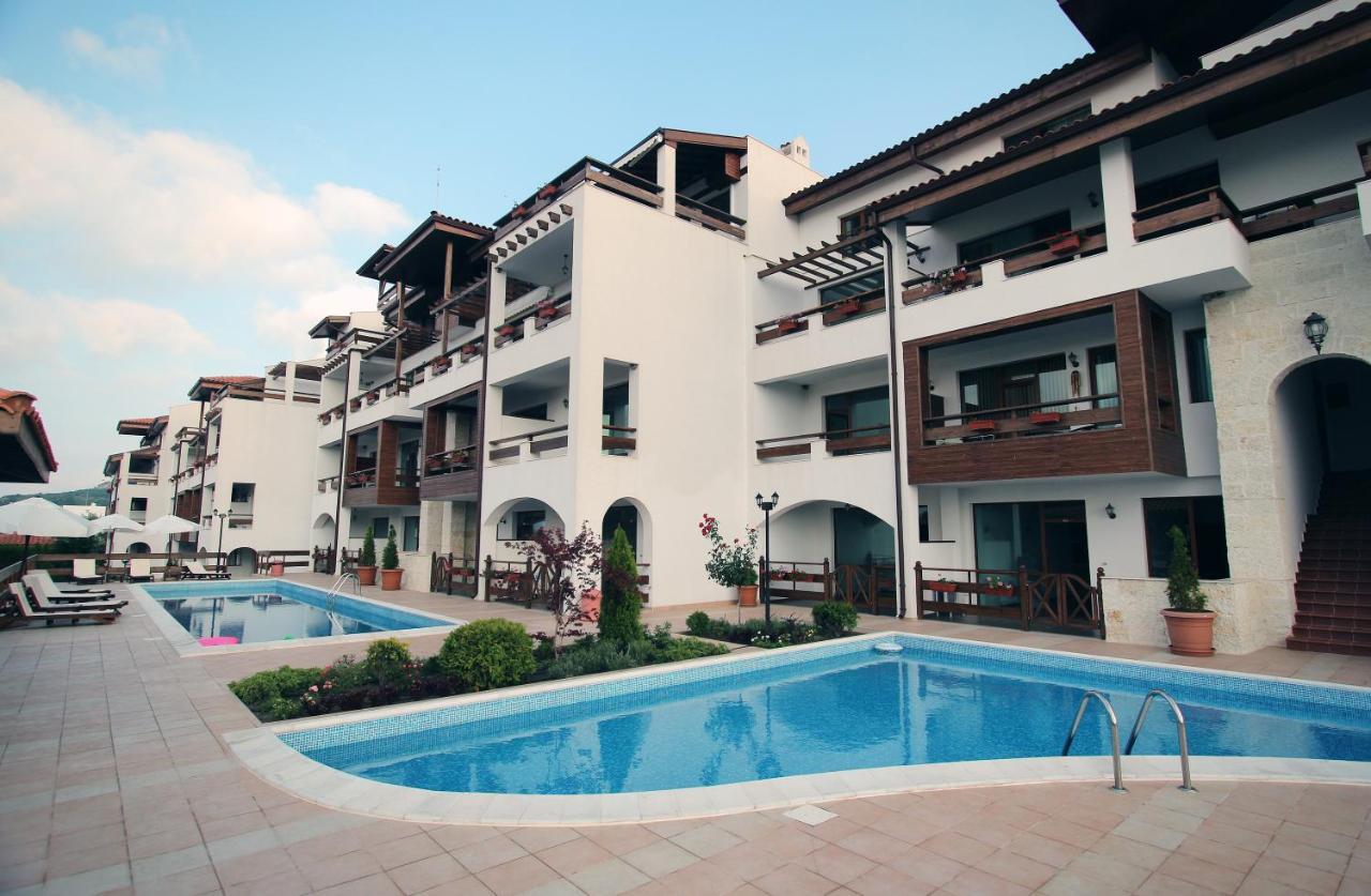 White Coast Beach Apartments Kavarna Exteriör bild